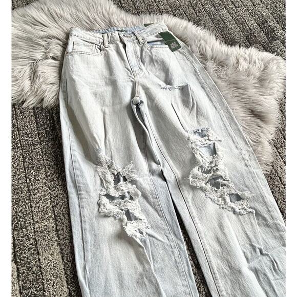 Wild Fable Women's Super-High Rise Baggy Distressed Jeans Light Wash - Size 2 - Picture 2 of 4